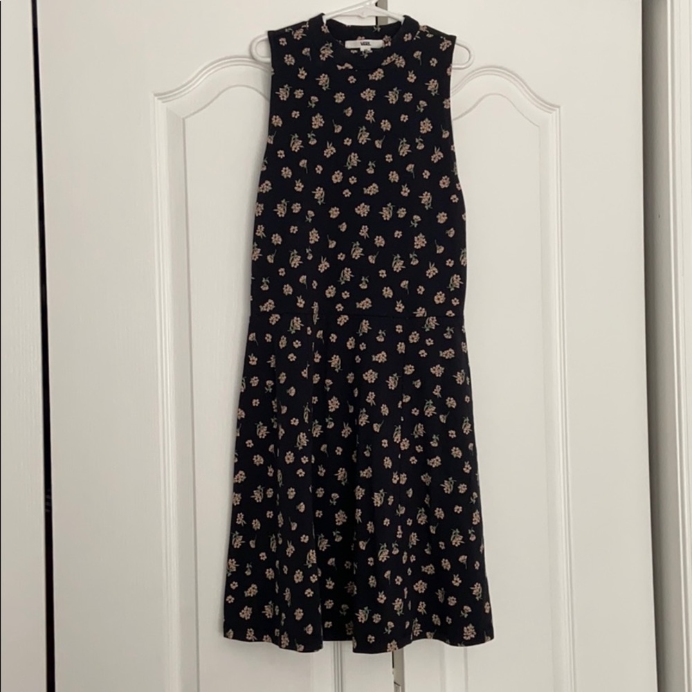 sleeveless dress